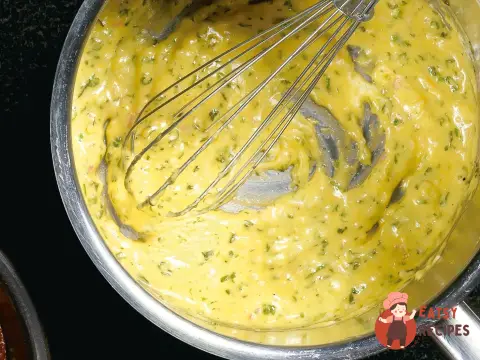 Вершковий соус а-ля беарнез з кінзою