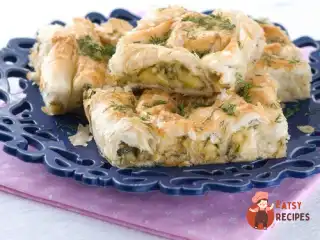 Грецький пиріг з цукіні, фетою та зеленню (Kolokithopita)
