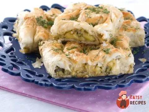 Грецький пиріг з цукіні, фетою та зеленню (Kolokithopita)