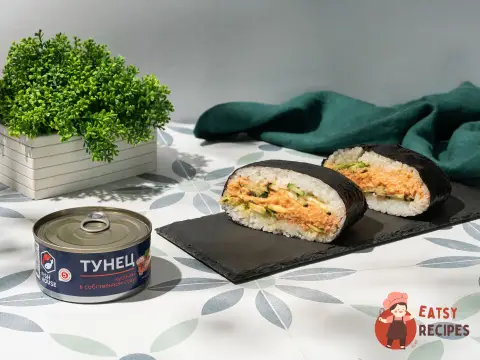 Великий онігірі з тунцем