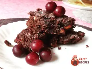 Брауні з вишнею та мигдалем