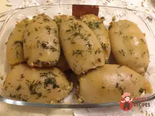 Кальмари, фаршировані грибами