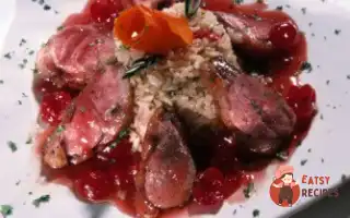 Качка З Соусом Із Сушеної Вишні, Курячих Потрішок Та Портвейну.