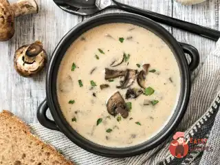 Крем-суп із шампіньйонів з чебрецем та соєвим соусом