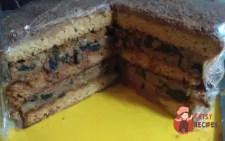 Медовий Торт З Чорносливом Та Горіхами.