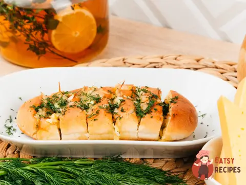 Багет із сиром і часником