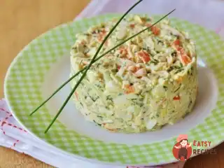 Крабовий салат з огірком та зеленою цибулею