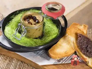 Паштет із печінки курчата з цибульним джемом