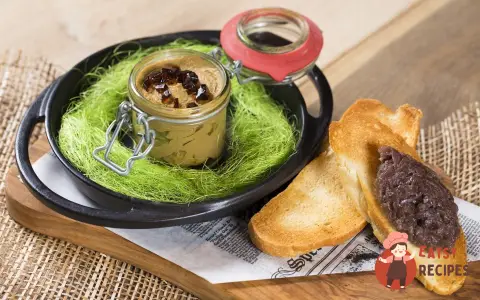 Паштет із печінки курчата з цибульним джемом