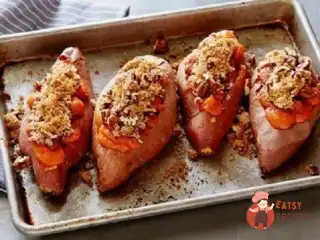 Запечена солодка картопля із золотистою скоринкою