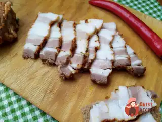 Грудинка ніжна з часником та спеціями