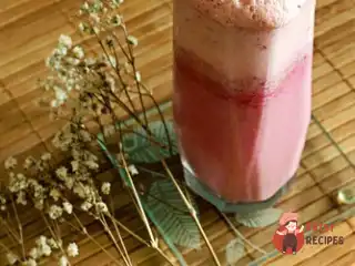 Смузі зі свіжих ягід з ванільним морозивом