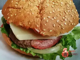 Чізбургер з телячою котлетою гриль