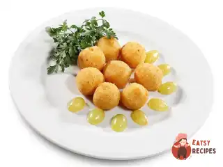 Сирні крокети з мигдалем та гірчичним соусом