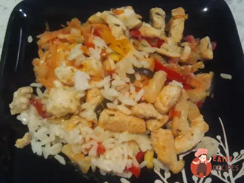 Курка з рисом, ананасом та овочами
