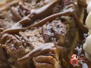 Тарт з кленовим сиропом та горіхами пекан