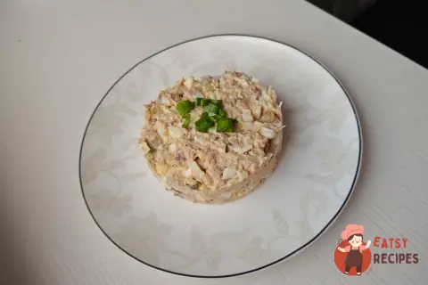 Салат з тунцем