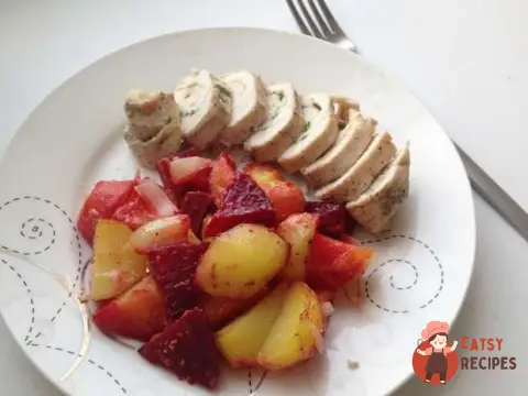 Курячий рулет із запеченими овочами