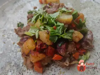 Курячі шлунки з картоплею