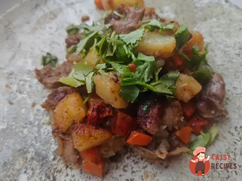 Курячі шлунки з картоплею