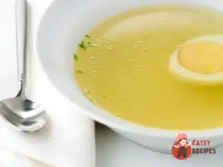 Ароматний курячий бульйон