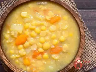 Гороховий суп із копченостями