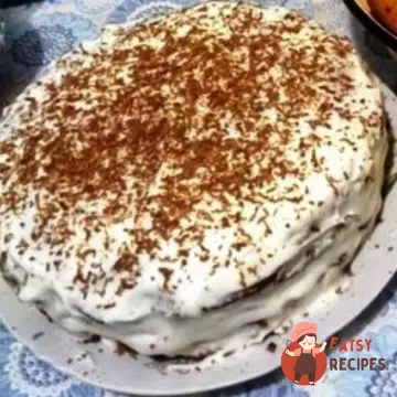 Торт з волоськими горіхами та сметанним кремом