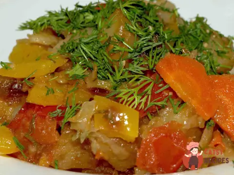 Овочеве рагу з болгарським перцем, помідорами, картоплею