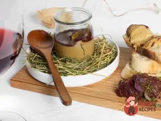 Курячий паштет із желе з вина