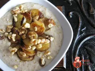 Вівсяна каша з банановим топінгом