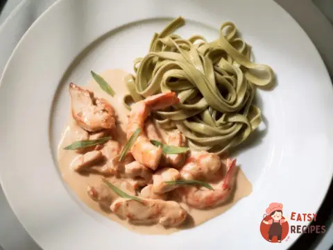 Лобстер під морським соусом