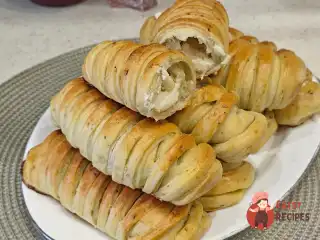 Несолодкі булочки з песто та сиром