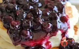Лимонні Млинці З Рикоттою Та Чорничним Соусом
