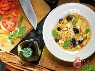 Спагетті алла путтанеска з анчоусами