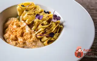 Млинці З Мусом Із Копченого Лосося Та Маринованим Огірком