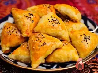 Самоси з бараниною