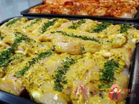 Курячі грудки в сметанному соусі