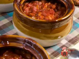 Асорті м'ясне з квасолею