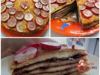 Чіз-кейк із тонких млинців із полуничним джемом