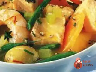 Суп з морепродуктами та шафраном