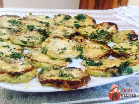 Кабачки, запечені зі сметаною та часником