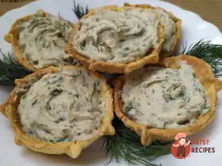 Тарталетки з оселедцевим маслом