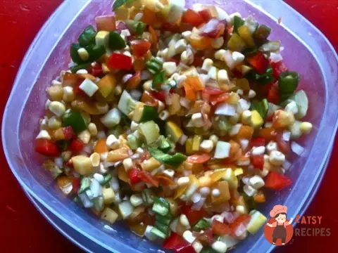 Сальса з персиками та кукурудзою