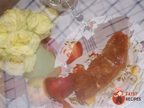 Пиріг татін з яблуками та розмарином