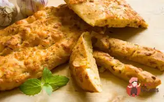 Фокачча З Печеним Часником, Зеленою Цибулею Та Сиром Проволоне