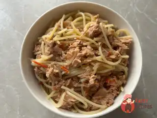 Макарони з тунцем