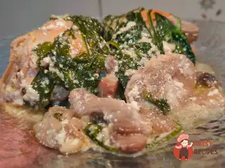 Курка з грибами та шпинатом