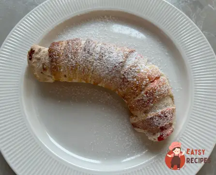 Булочки з полуницею