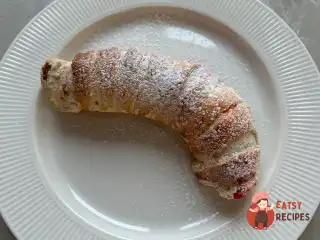 Булочки з полуницею