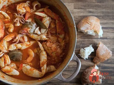 Томатний суп з морепродуктами та фенхелем